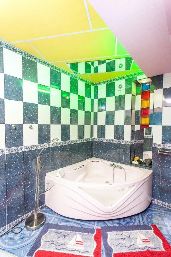 Apartment With Jacuzzi In Old Town Kaunas Buitenkant foto